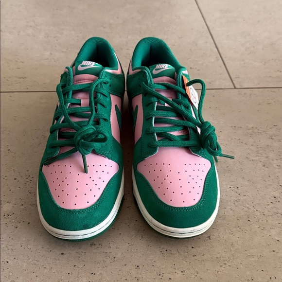 Men’s Nike Dunk low top sneakers size 10.5 brand new - Picture 2 of 3